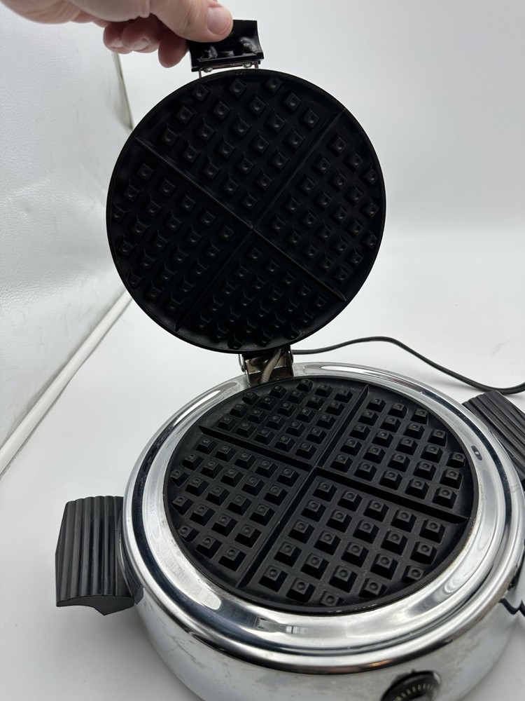Vintage DOMINION Waffle Maker - Model 1316 - Chrome