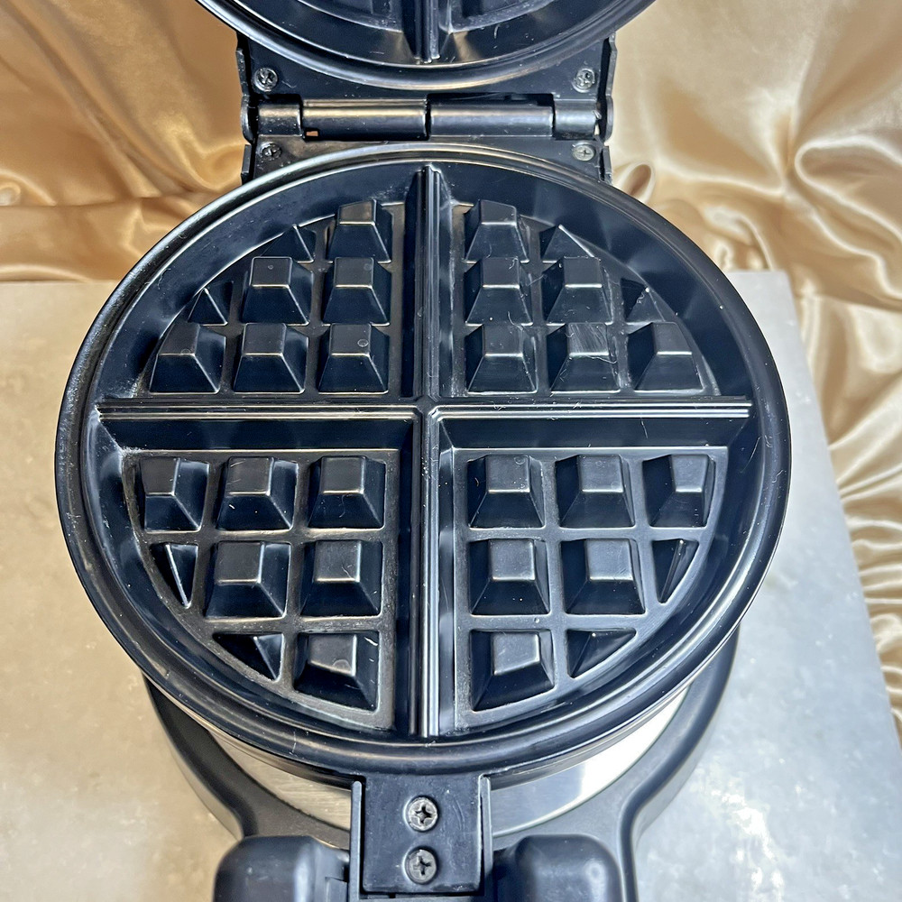 Waring Pro ~ Belgian Waffle Maker ~ Model WWM450PC ~ Tested ~ Works Great