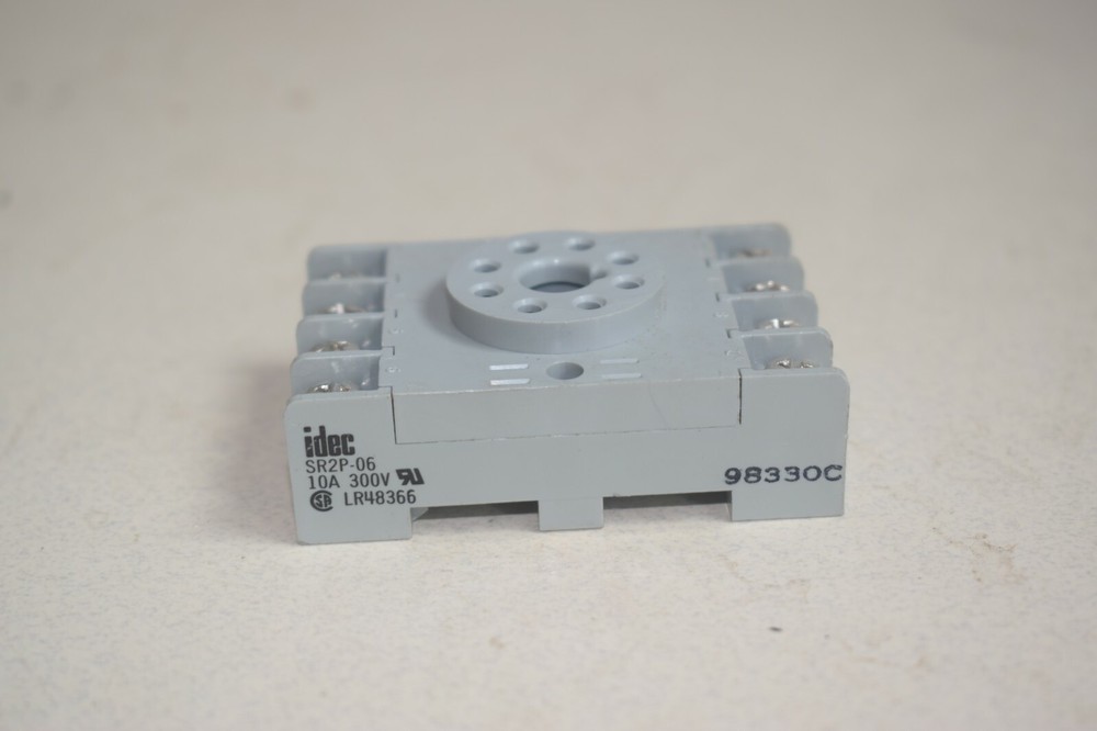 IDEC SR2P-06 SOCKET RELAY ADAPTER