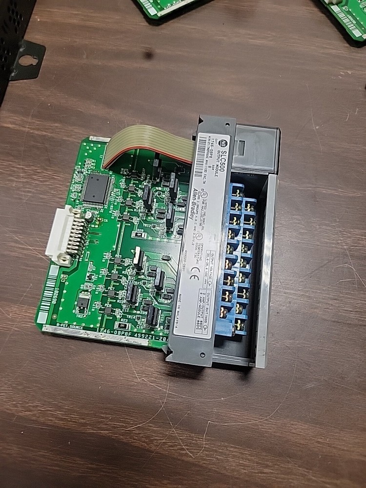 Allen Bradley 1746-OBP8 SLC500 Output Module Ser B 1746-0BP8