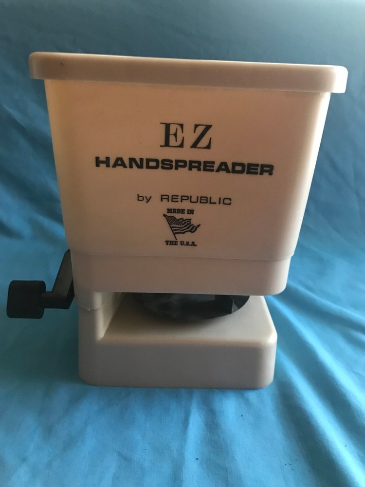 Pre-Owned Republic EZ Crank Handheld Hand Spreader for Seed & Fertilizer