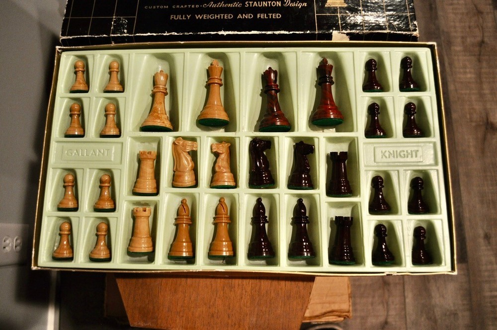Gallant Knight Chessmen