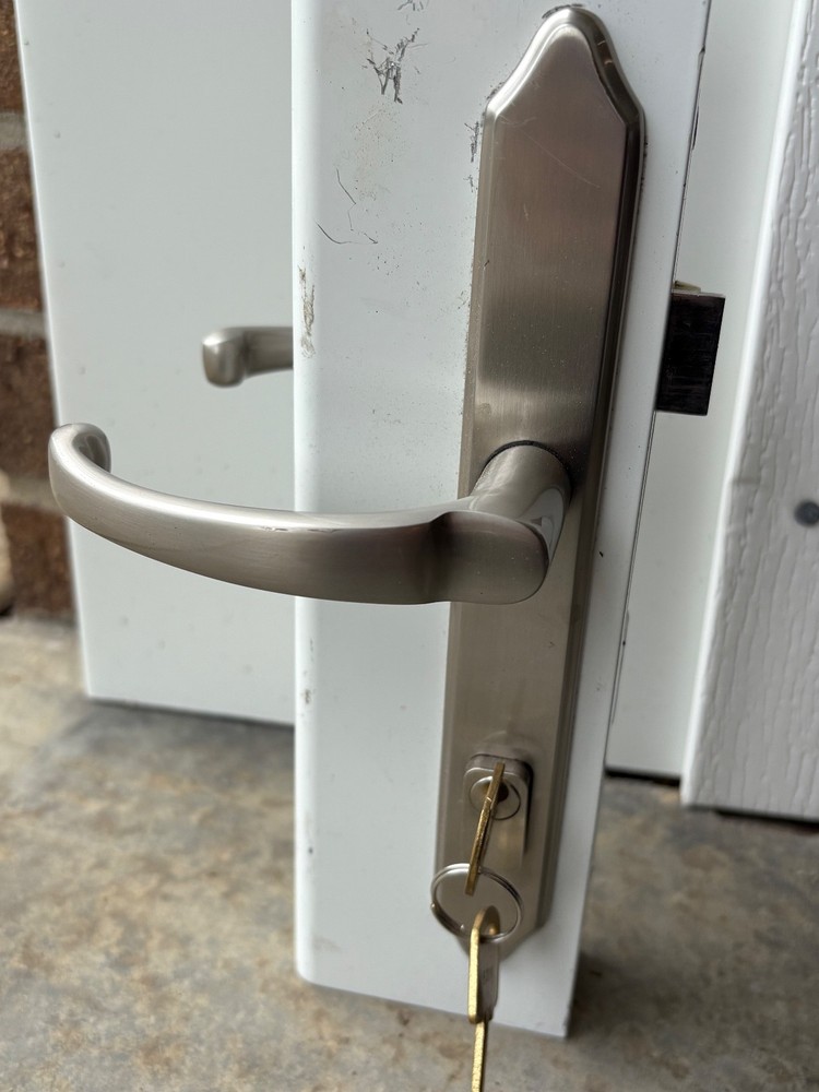 Larson Storm door handle. 20282317