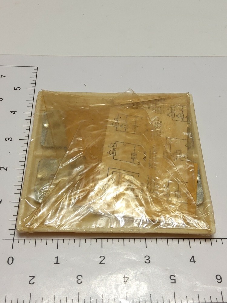 VINTAGE LEVITON DESPARD BAKELITE WALL SWITCH PLATE 1776 (NOS)