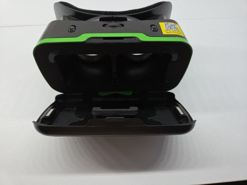 Veebz VR Headset for iPhone & Android Game Play Virtual world - Good Condition