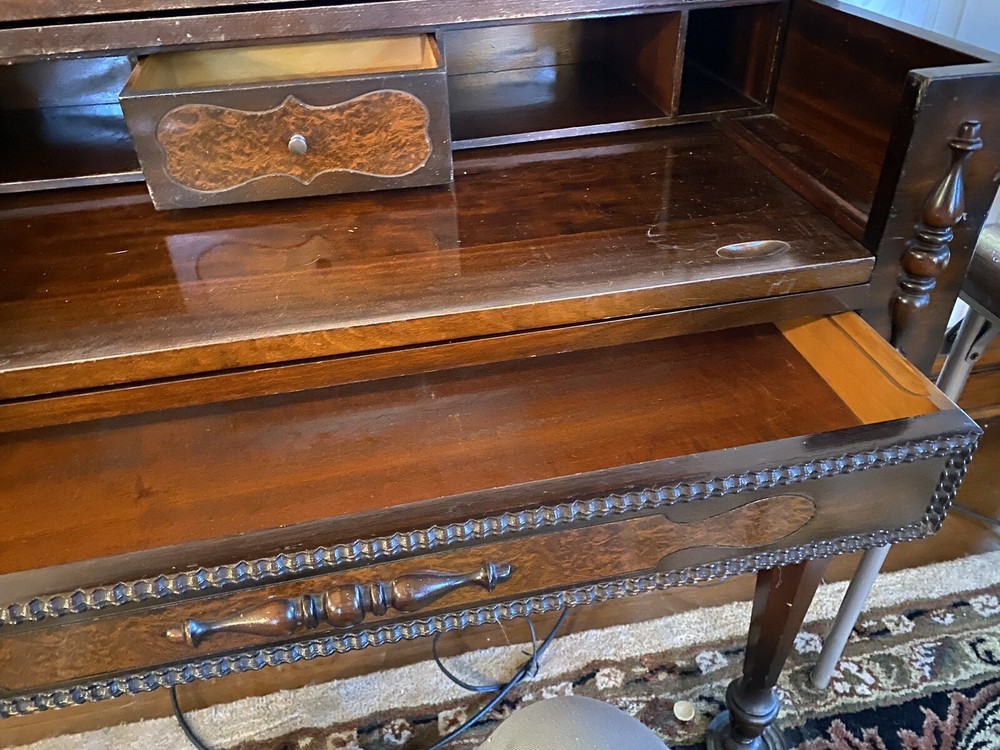 $315/OBOVintage Antique Spinet Desk With Pull Out Pad