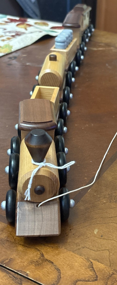 Amish ash wooden handmade trainset 34” 6 carts with pull string