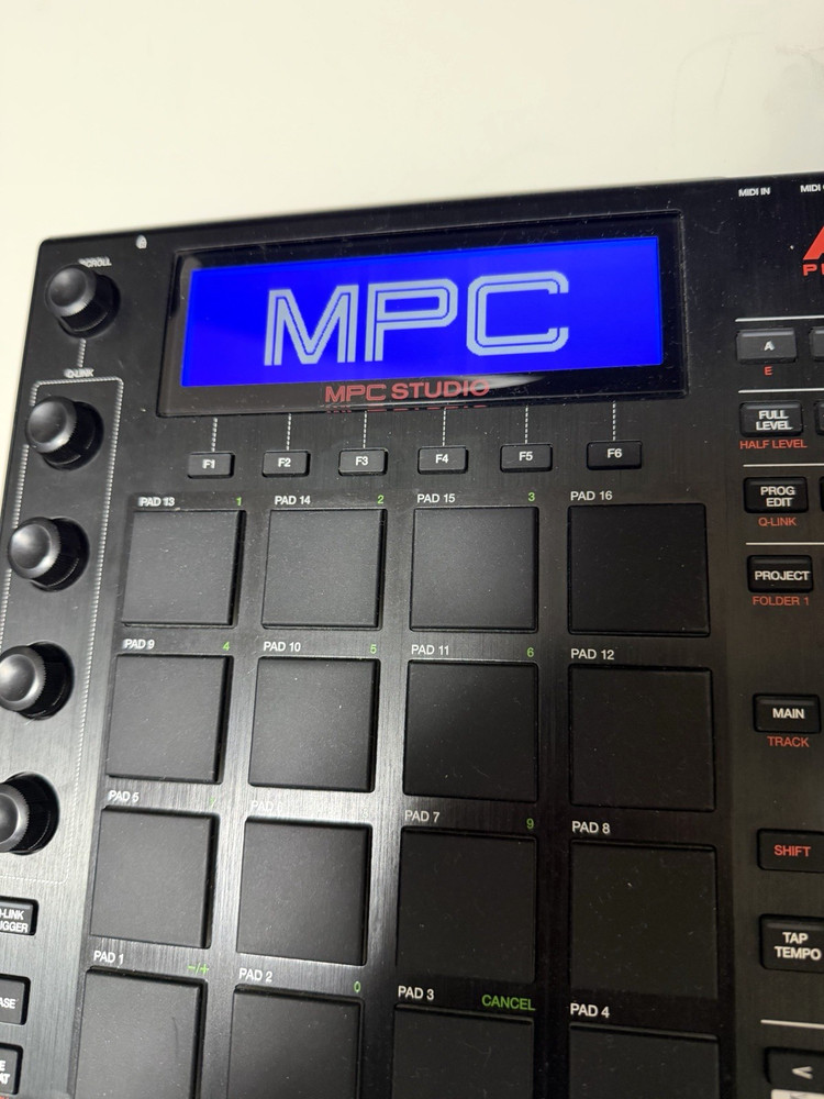 Akai Professional MPC STUDIO Black Midi Controller Interface