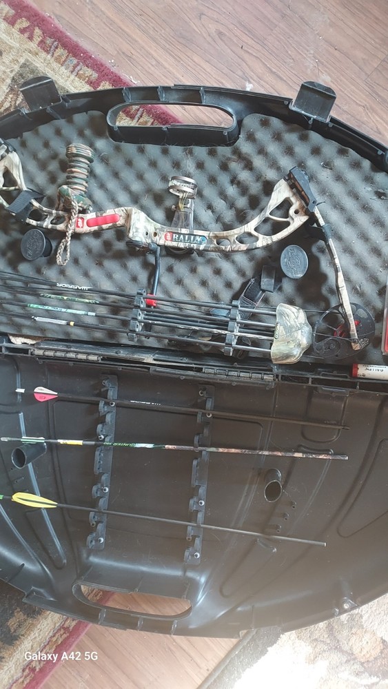 **PSE RDX Compound Bow - Gently Used- Camouflage + Accessories