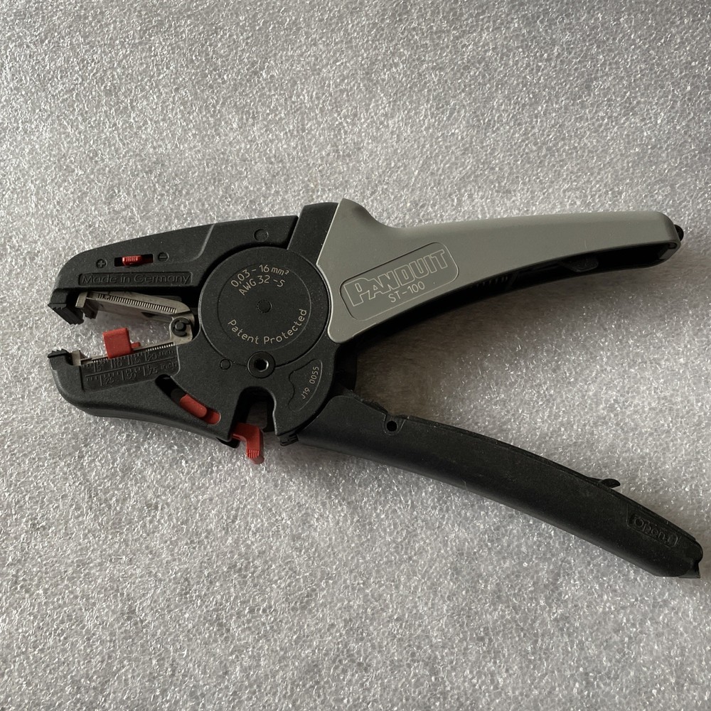 Panduit ST-100 Self-Adjusting Wire and Cable Cutting / Stripping Tool