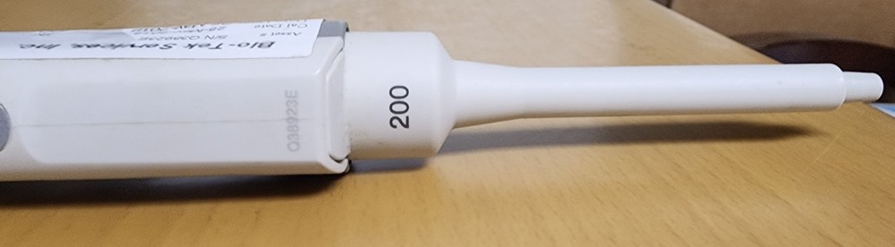 Eppendorf Research Plus Adjustable Volume, Single Channel Pipette, 20 -200μL