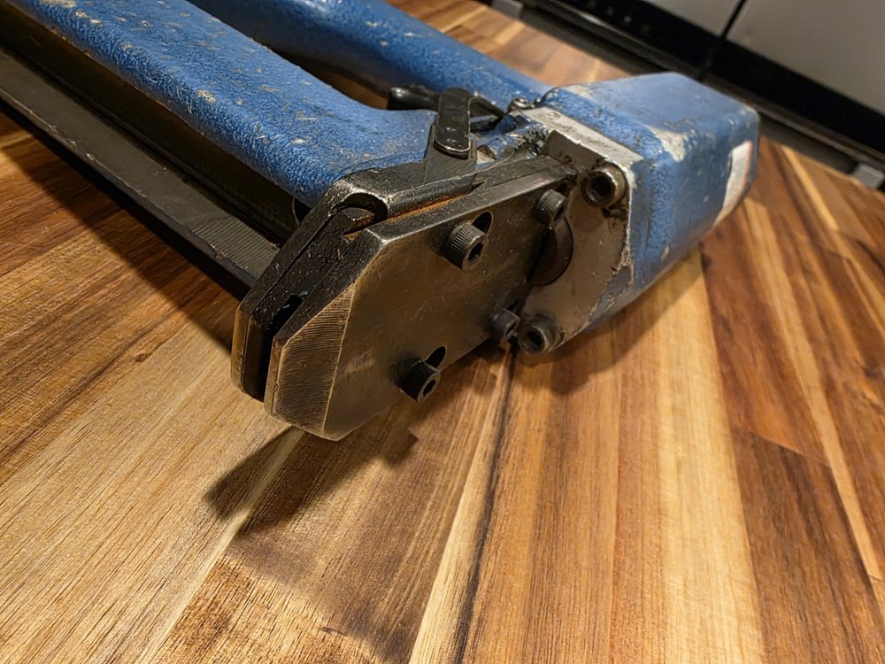 Bea Tools Air Corrugated Fastener W15-358