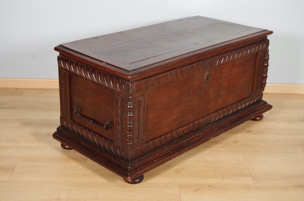 Renaissance period chest