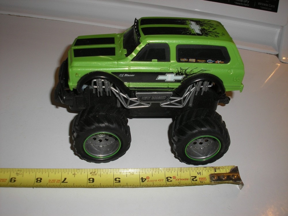 Plastic 7 3/4" 1960's Chevy Blazer Remote Controlled NO CONTROLLER UNTESTED