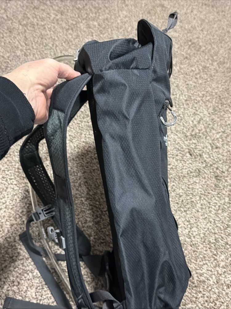 Osprey Daylite Hiking H2O Hydration Backpack Daypack Black W/Comp Logo