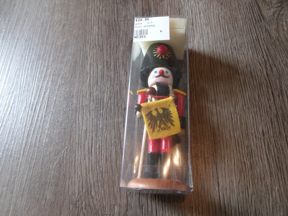 COLLECTIBLE  STEINBACH GERMANY NUTCRACKER MINI GENERAL 5 INCH TALL