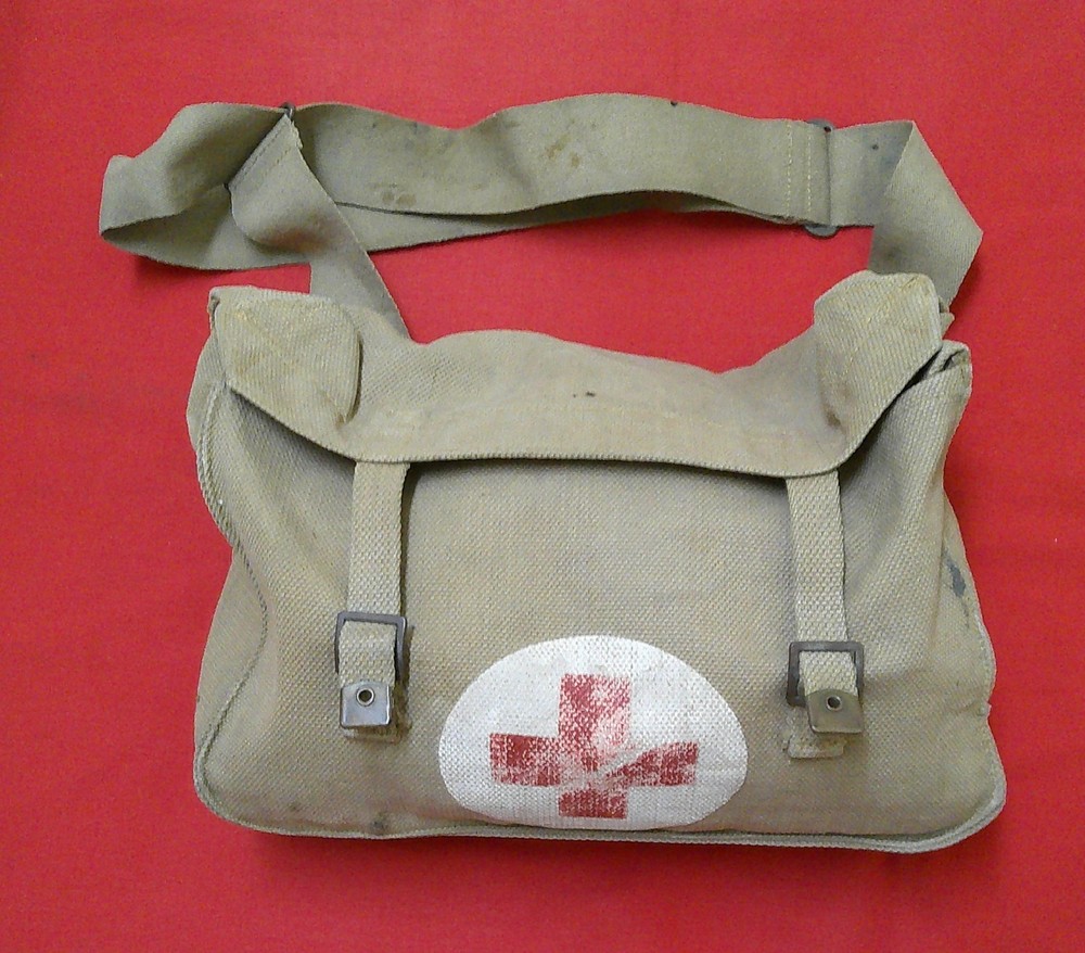 WW 2 type field dressing satchell
