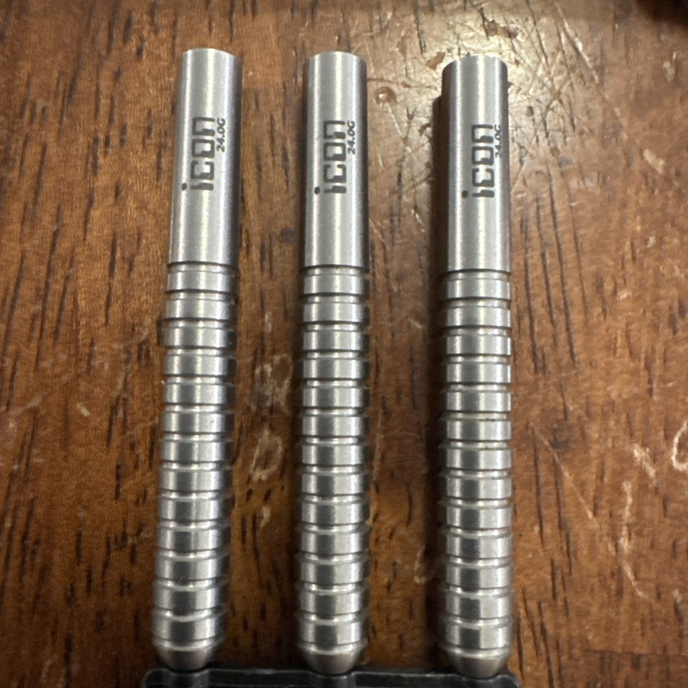 Datadart Icon Darts. 24 Gram.  With Accessories.