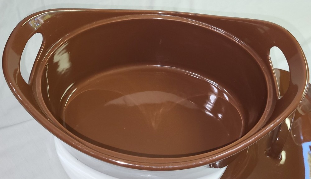 Rachael Ray Covered Baker 4.25 Quart Brown Ceramic Oven Safe Handle Casserole