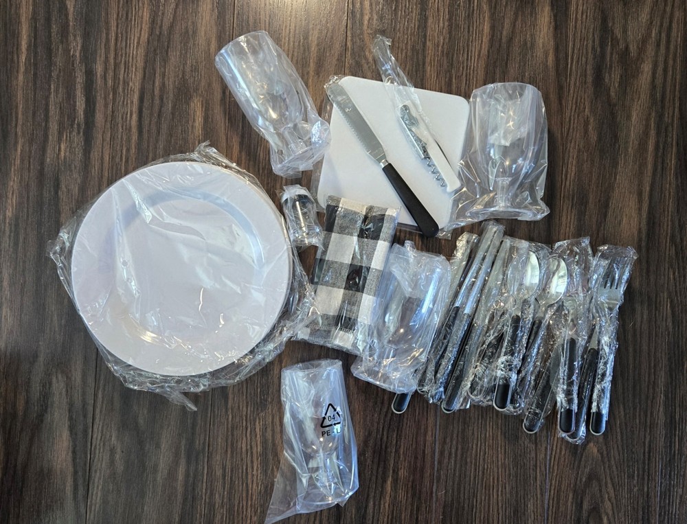 WILLOW WOODS Picnic Place Setting for Four NEW IN OPENED BOX