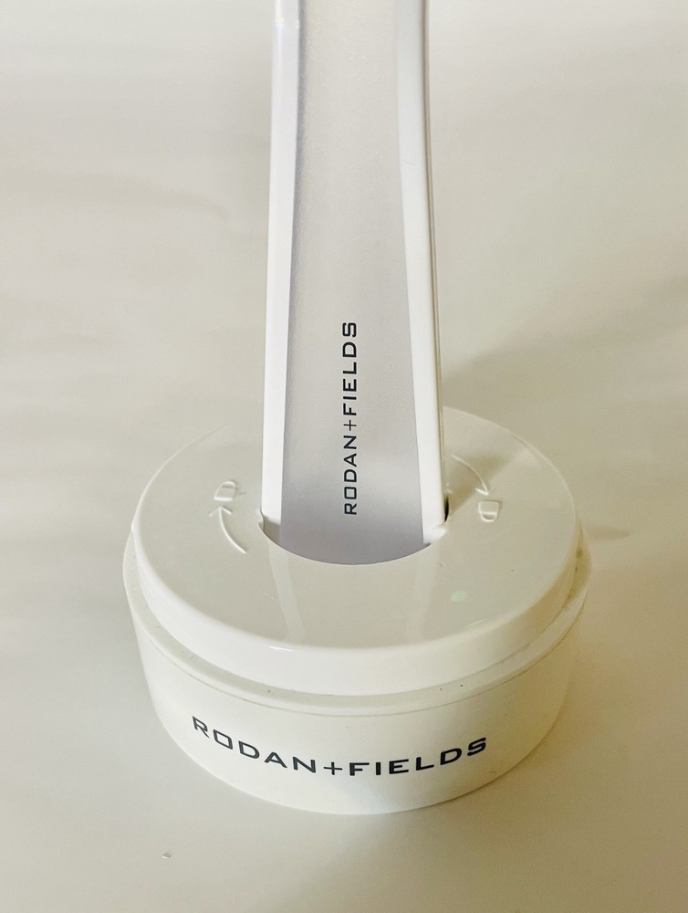 Rodan + Fields Micro-Exfoliating Derma Roller WITH BONUS