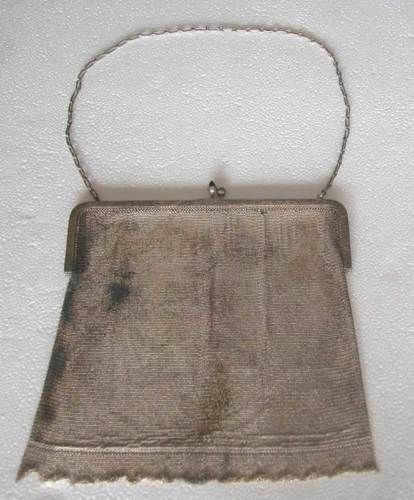 AN ANTIQUE AUSTRIAN FINE ART DECO MESH PURSE