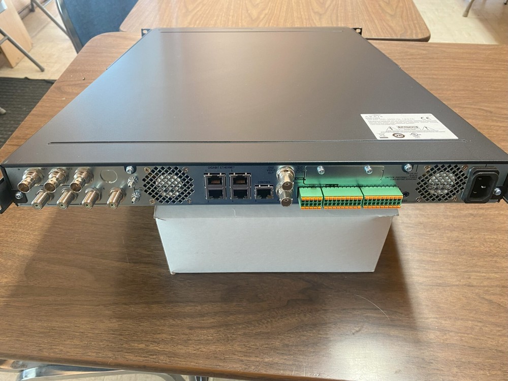 ARRIS DSR-7403 COMMERCIAL INTEGRATED SATELLITE RECEIVER/TRANSCODER. DSR7403