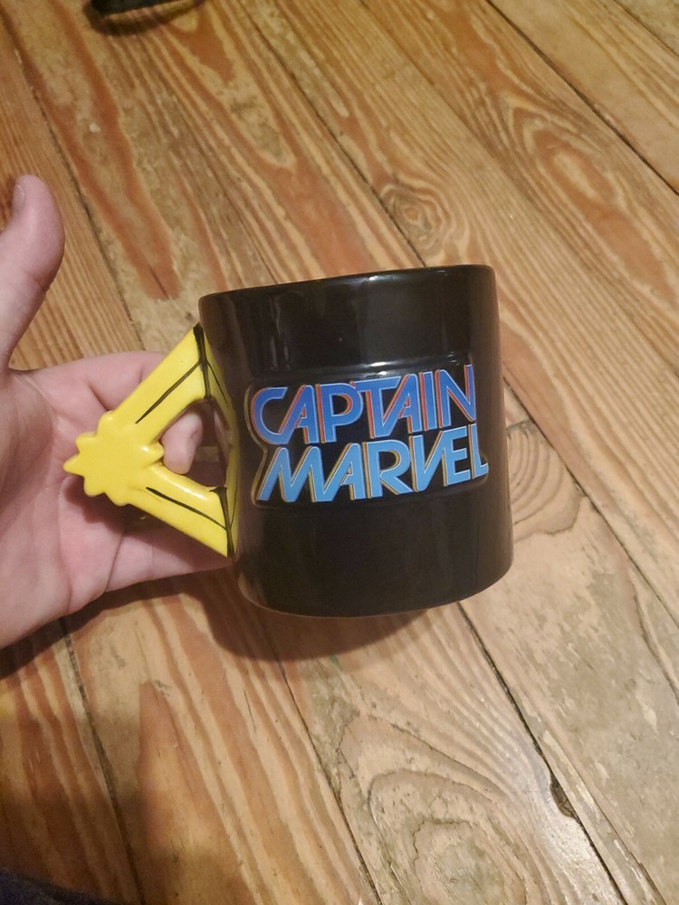 Captain Marvel 20 oz ceramic mug from vandor / Avengers /Marvel Raised Letters