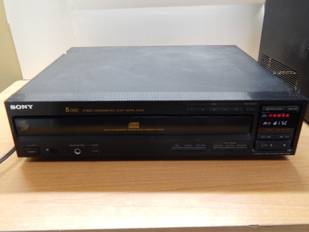 SONY CDP-C505 5 DISC CD CHANGER POWERS ON