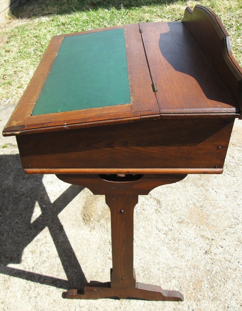 EASTLAKE STUDENT DESK