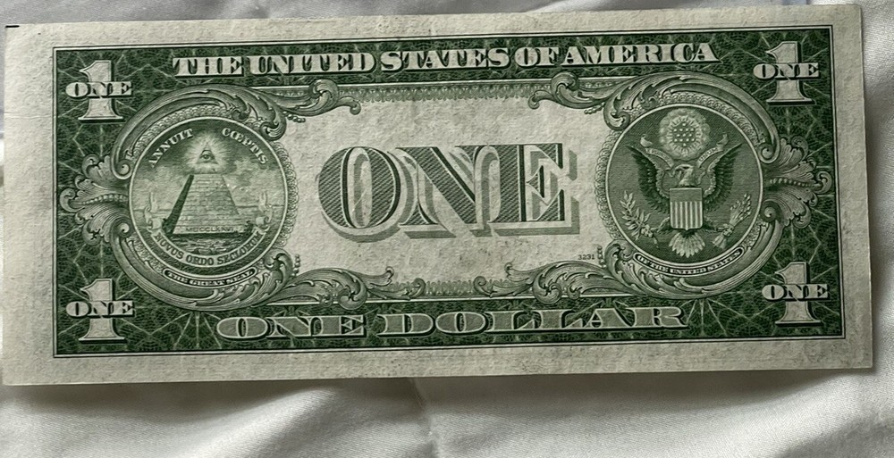 1935 Silver Certificate $1.00 note wide Right side margin ERROR No Wrinkles