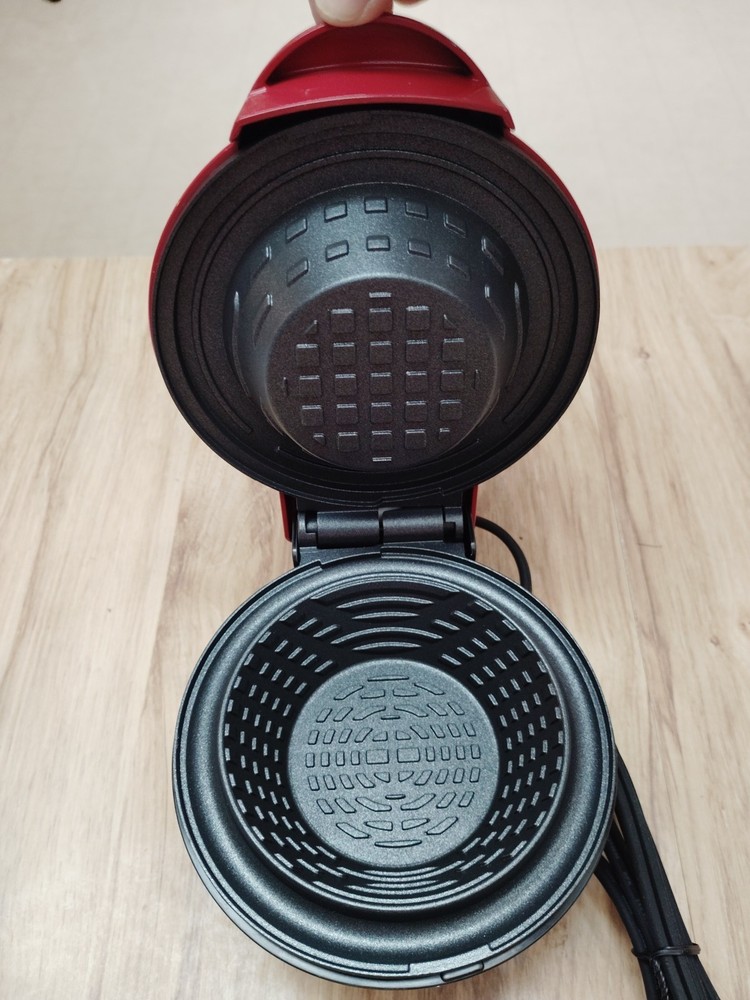 Cold Stone Creamery Waffle Bowl Maker Compact Versatile Quick & Easy