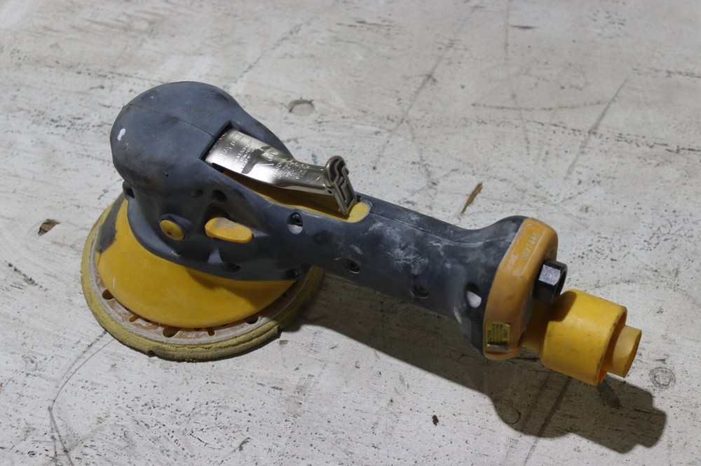 CLAYTON TOOLS  Pneumatic 3/8" Orbital Finishing Sander