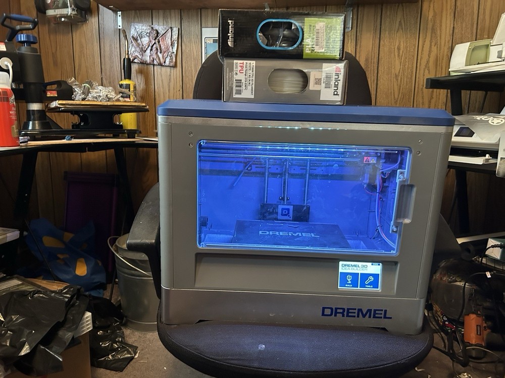 Dremel 3D Idea Builder 3D Printer with Touchscreen and Enclosure