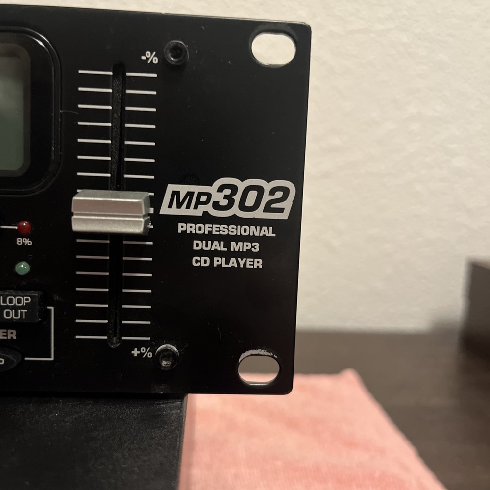 NUMARK MP302 Professional Dual MP3 CD Player With Controller. Rack-mount.