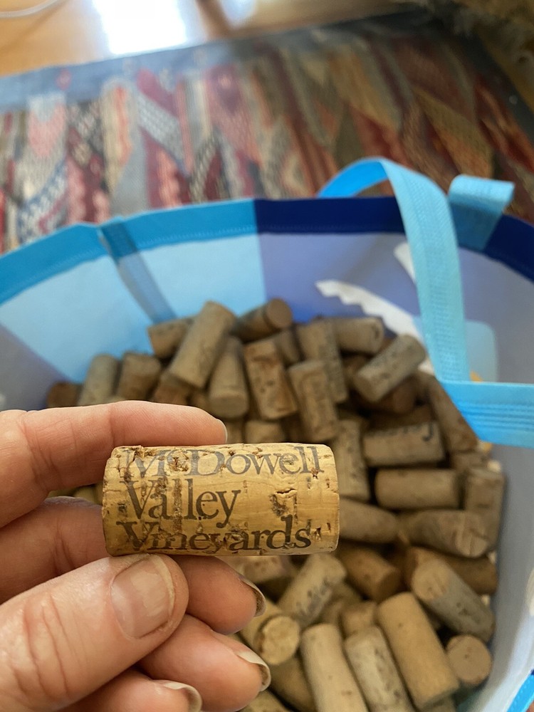 600 used natural wine corks