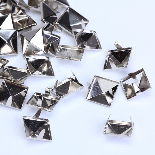 Pack of 100 Two Prongs Pyramid Studs 12mm Silver