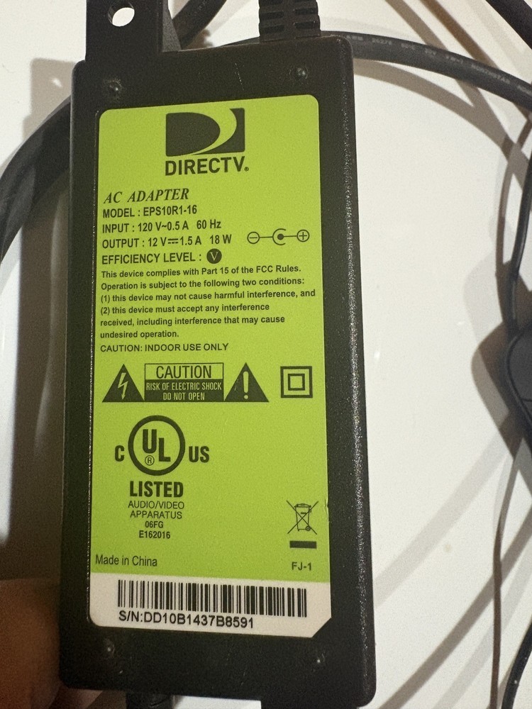 DIRECTV Genie Mini Wireless with AC Adapter C61 - 500 Powers on