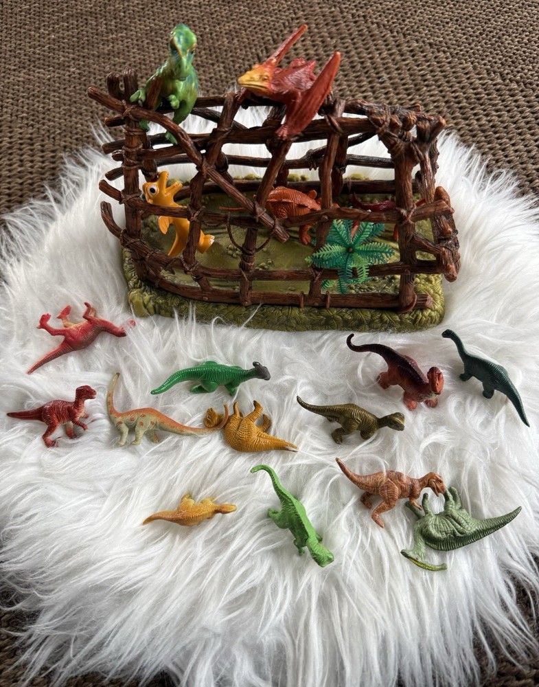 dinosaur Cave With Dinosaurs Set