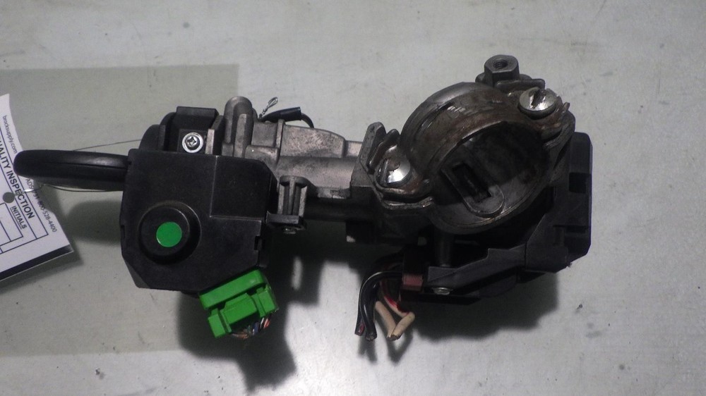 05 HONDA CR-V Ignition W/Key