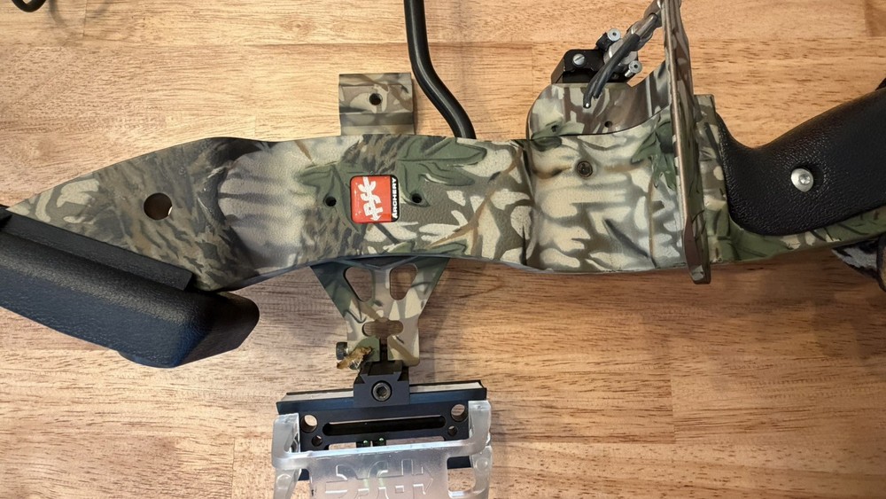 PSE Nova Compound Bow, Right hand, Mossy Oak Camo with CASE