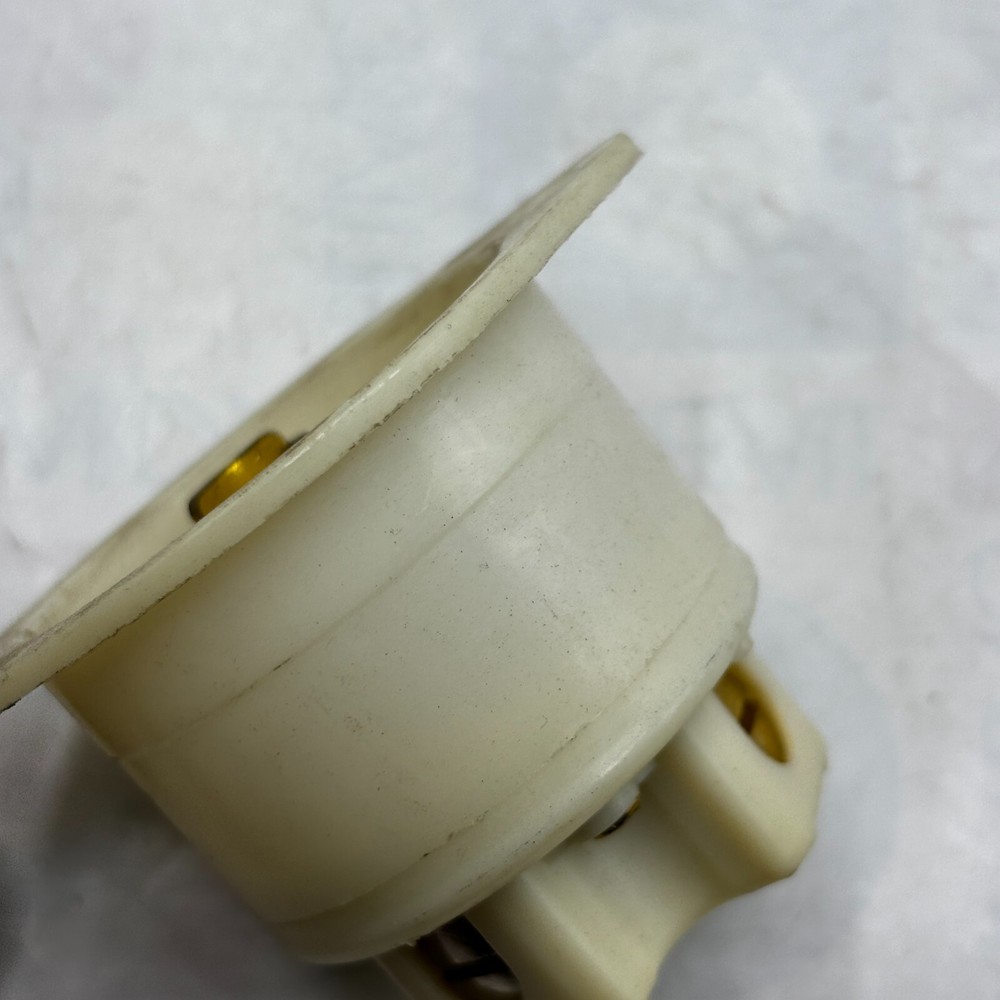 BRYANT 4716 WHITE Nylon Receptacle 2 Pole 3 Wire Grounding🔔