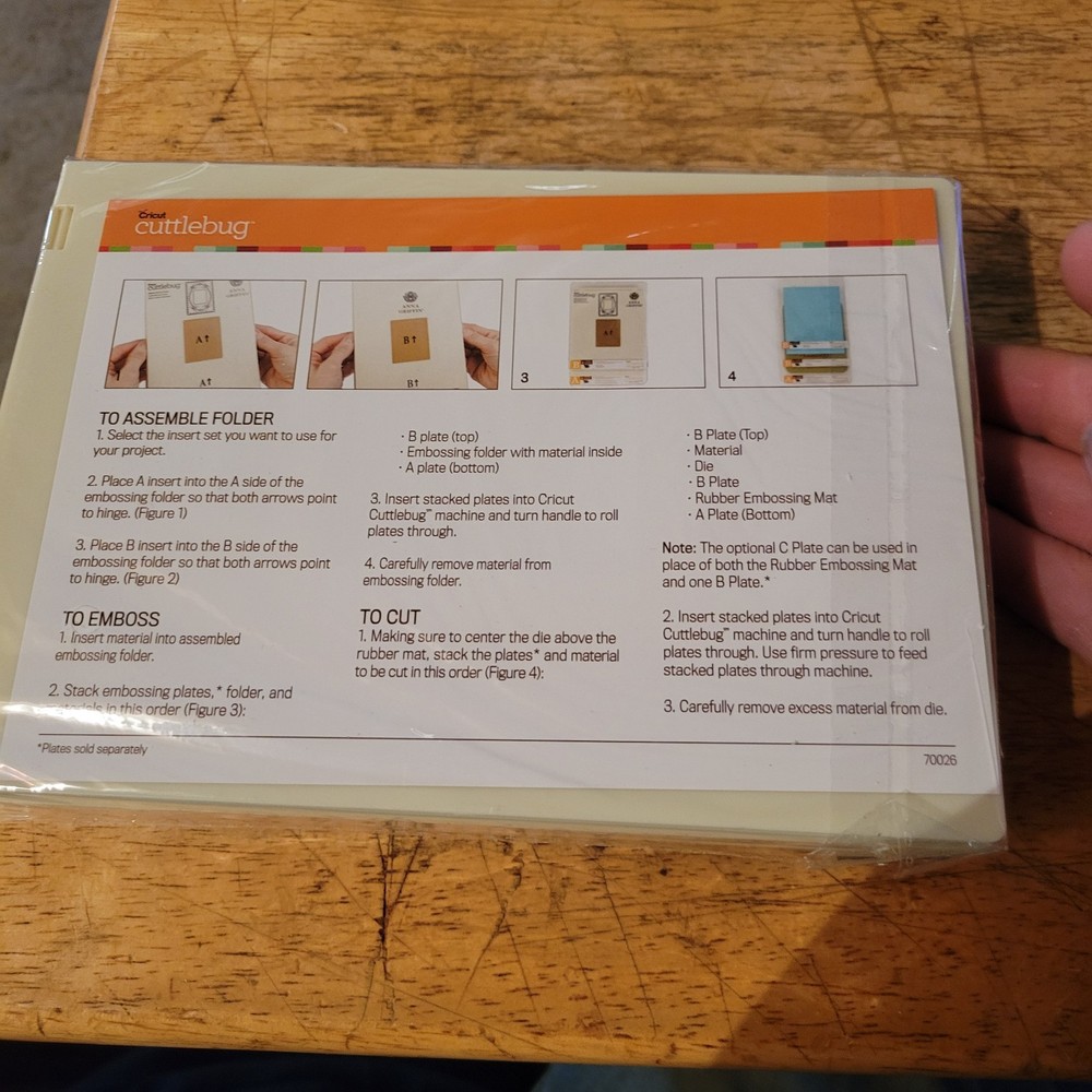 CRICUT CUTTLEBUG ANNA GRIFFIN OVAL ROSE WREATH EMBOSSING FRAME FOLDERS SENTIMENT