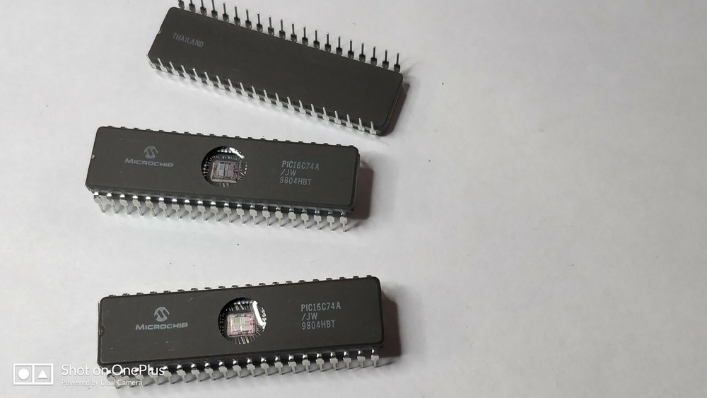 PIC16C74A/JW MICROCHIP MICROCONTROLLER  EPROM X 1 PC