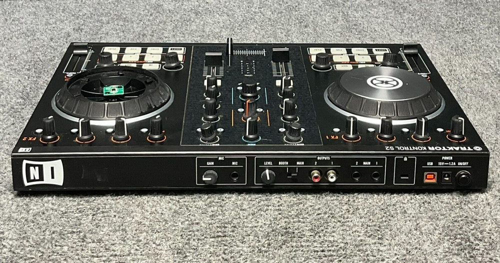Native Instruments Traktor Kontrol S2 MK2 🎧 2-Channel DJ Controller Black