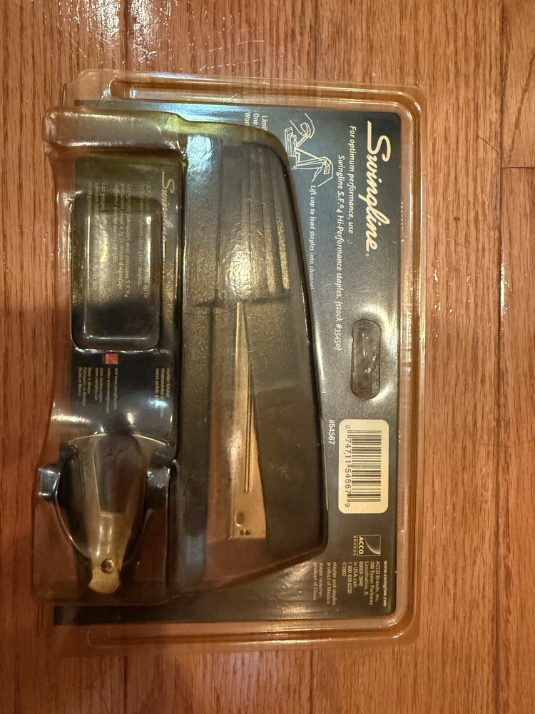 Staples Stapler With Staple Remover And Extra Staples
