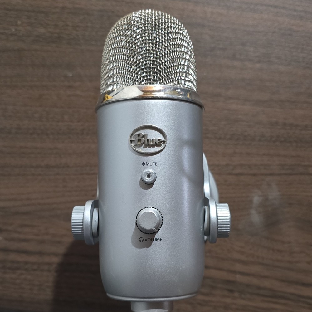 Blue Yeti USB Condenser Microphone Silver with Mute Switch & Gain Control