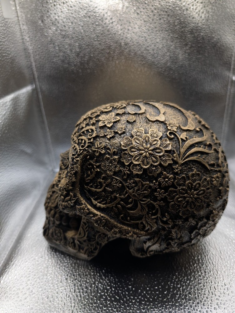 Skull Carved Floral Decor Raisin Material New