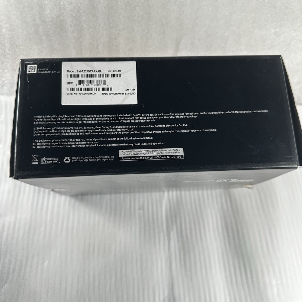 Samsung Gear VR Headset with Remote Controller SM-R324 Oculus Original Box