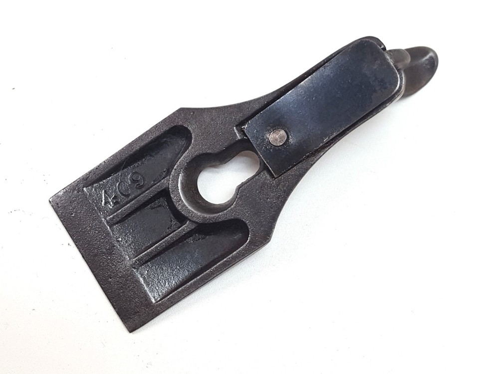 4112 Sargent No. 409; Lever Cap